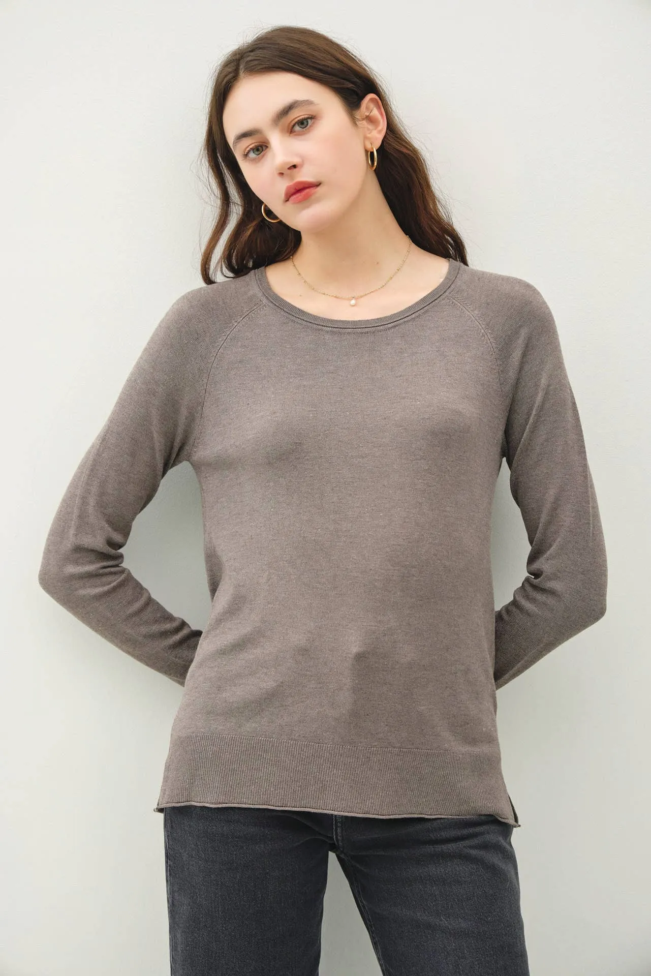 LIGHTWEIGHT ROUND NECK RAGLAN LONG SLEEVE SWEATER