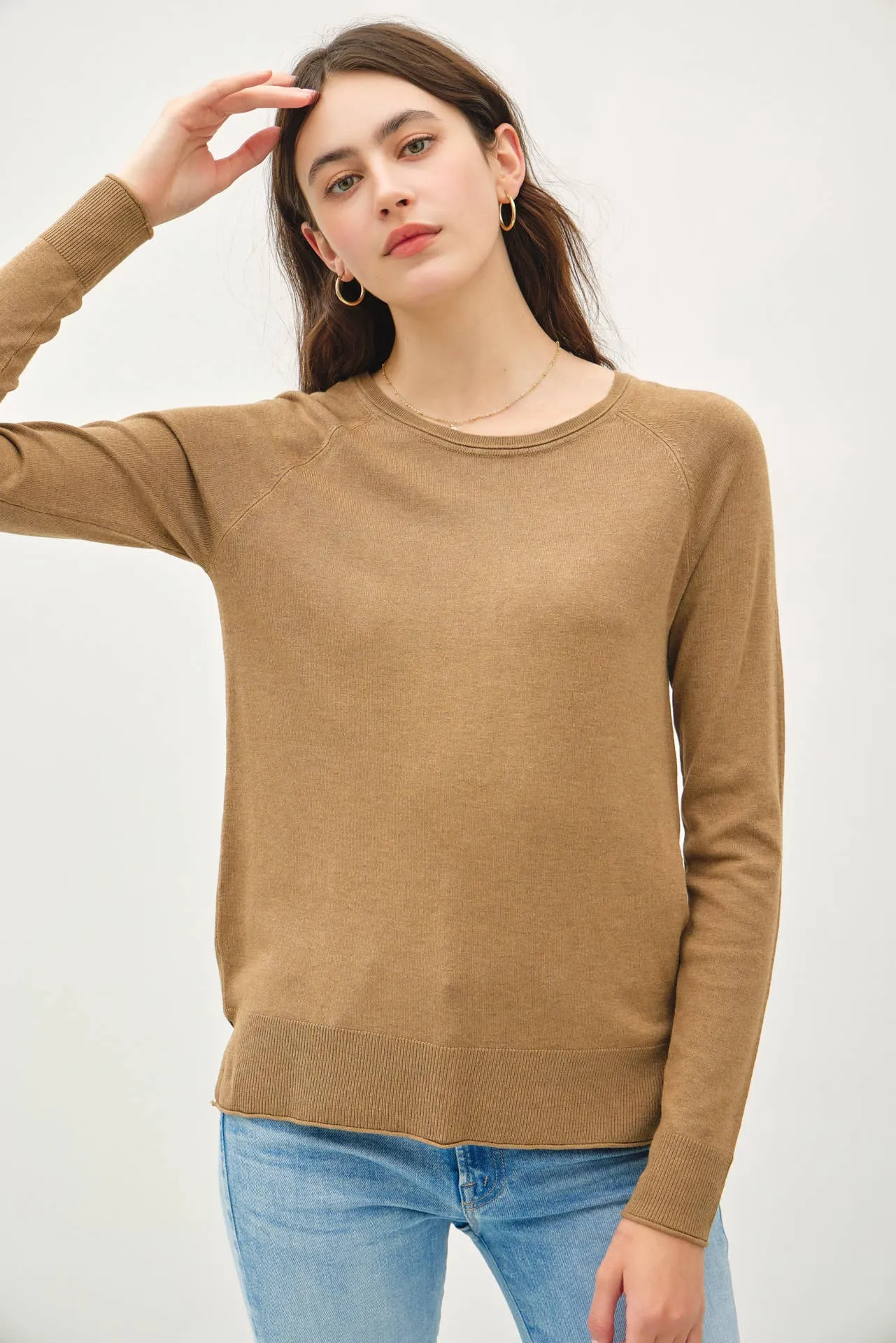 LIGHTWEIGHT ROUND NECK RAGLAN LONG SLEEVE SWEATER