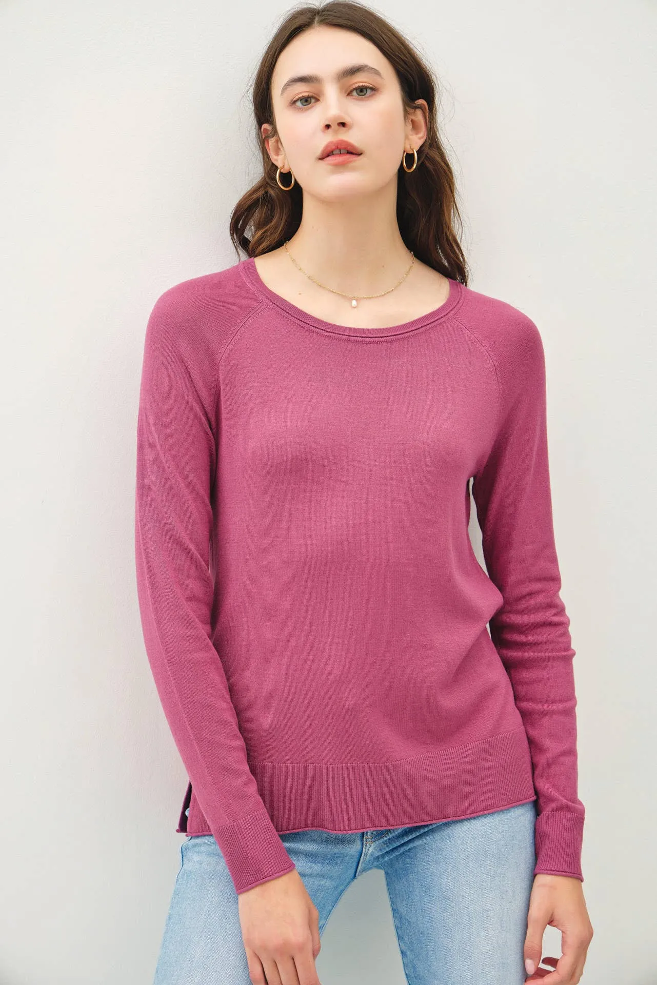 LIGHTWEIGHT ROUND NECK RAGLAN LONG SLEEVE SWEATER