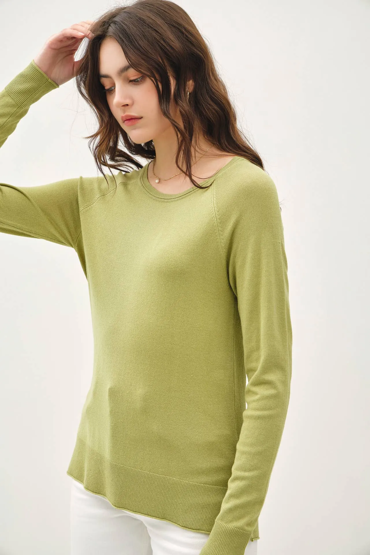 LIGHTWEIGHT ROUND NECK RAGLAN LONG SLEEVE SWEATER