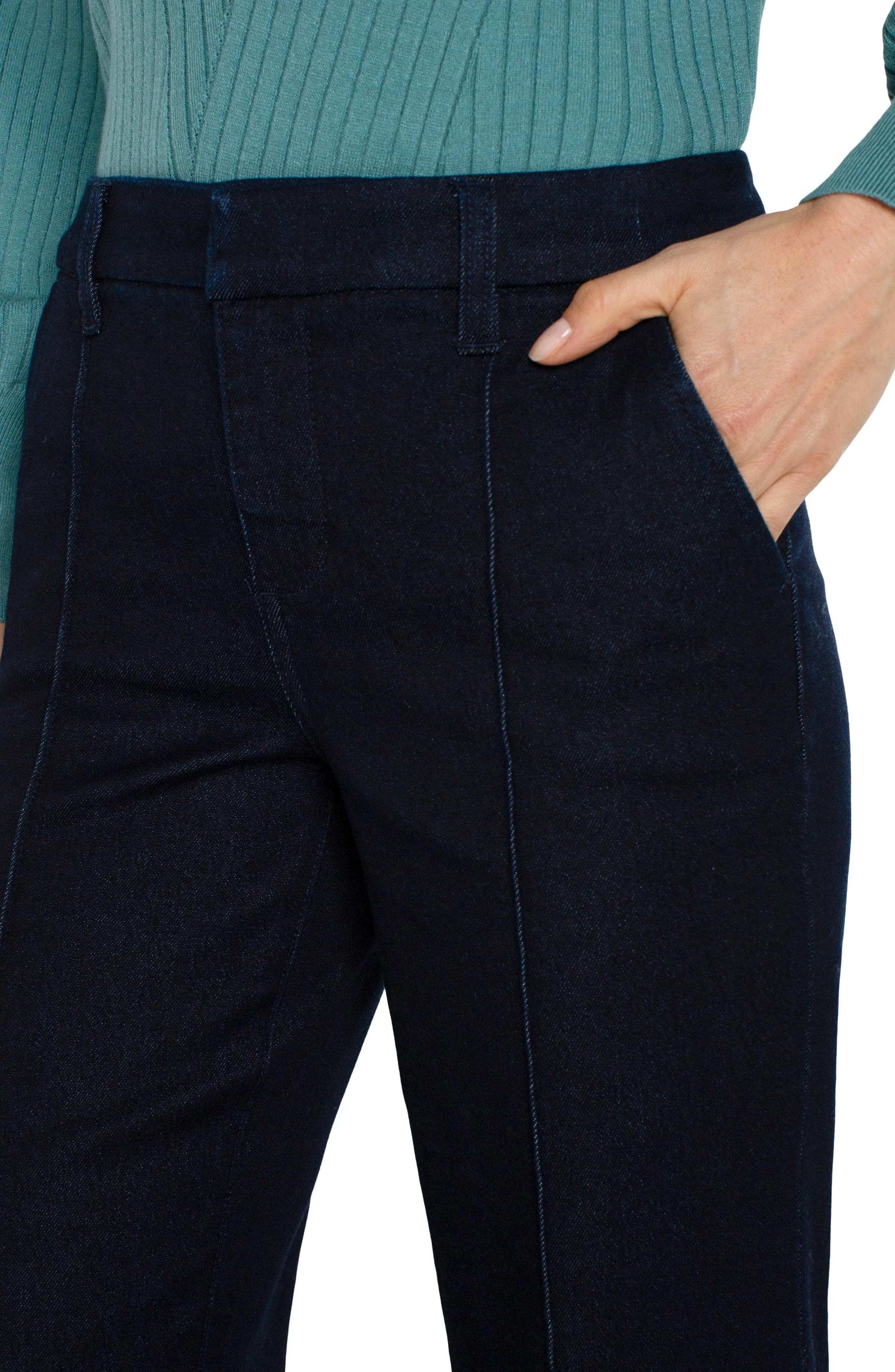 TROUSER WITH PINTUCKS